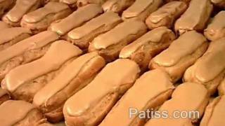 Garnir et glacer au fondant un éclair au café [upl. by Calendra]