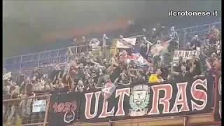 Tifosi della Samp applaudono quelli del Crotone [upl. by Katzman]