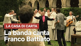 La banda de La Casa di Carta canta quotCentro di gravità permanentequot  Netflix Italia [upl. by Marcelle]