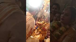 Praveen 🧡 Bindu sri marriage lo Thalambhralatho  Ataluenjoy the movements  Beautiful couple [upl. by Nesila257]