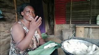 Les merveilles du Gabon  fabrication du manioc en bâtons chez les punus du Gabon [upl. by Sharpe553]