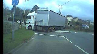 Big Lorry gets stuck on a mini Roundabout [upl. by Neala]