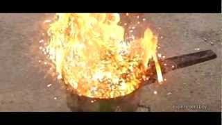 Eau sur de lhuile en feu  600fps  Jouons avec le feu [upl. by Levinson]