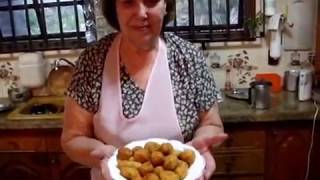 Bolinho de bacalhau  Receita Portuguesa Tradicional [upl. by Kreager553]