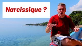 Un NARCISSIQUE questce que cest  Narcissisme  définition [upl. by Eiramassenav]