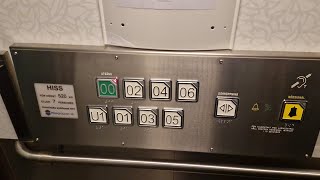 Stuck ʜɪssɢʀᴜᴘᴘᴇɴ elevator  Karolinska Sjukhuset Solna Solna Stockholm Sweden [upl. by Anaynek167]