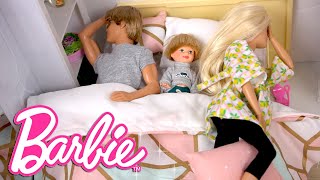 Familia Barbie y Ken Decoran el Cuarto de Su Nueva Bebe  Baby Shower y [upl. by Eetnahs793]