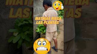 Mathias riega las plantas [upl. by Luz]