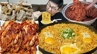 역시 손맛ㅋㅋ 가르마표 김장김치에 파송송계란탁라면과 수육 요리 먹방 MUKBANG [upl. by Ahsikat]