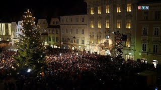 Stille Nacht heilige Nacht  Der größte Chor Österreichs sang Stille Nacht am Stadtplatz Steyr [upl. by Joshi822]