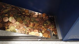 WIR bringen KLEINGELD zur Münzzählmaschine von quotCoinstarquot im REALMarkt [upl. by Eliades859]