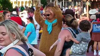 Disney World Country Bear Jamboree in The Street Starring Fozie Bear Wannabe [upl. by Cressy213]