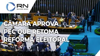 Câmara aprova PEC que retoma coligações partidárias [upl. by Amargo]