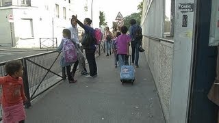 Paris pour ou contre les nouveaux rythmes scolaires  3009 [upl. by Ydnirb379]