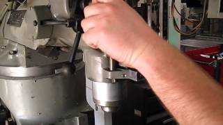 BRIDGEPORT EZTRAK SERIES 1 CNC 2AXES CNC MILLING MACHINE UNDER POWER [upl. by Thenna]