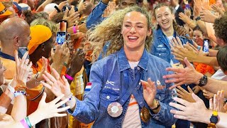 Femke Bol and Lieke Klaver dancing Links Rechts🕺🇳🇱 TeamNL and Snollebollekes in AMAZING PARTY 🎉😄 [upl. by Marcoux]