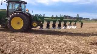 John Deere 995 7 furrow Reversible Plough with 8310R [upl. by Lune258]