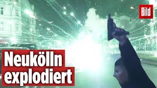 KugelbombenBöller explodiert in Neukölln  SilvesterKrieg in Berlin [upl. by Arotak]