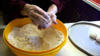 How to Make Mommas Homemade Biscuits [upl. by Afra]