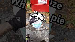 I found a life size whoopie pie in the trash 🗑 food shorts dumpsterdiving cooking [upl. by Deane]