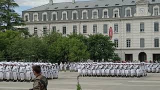 Formation du carré des chasseurs alpins à la Caserne de Bonne à Grenoble [upl. by Madanhoj]