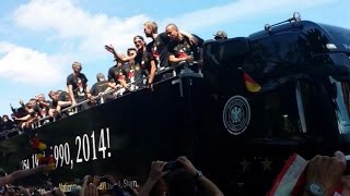 Deutsche Nationalmannschaft  Ankunft in Berlin  Weltmeister 2014 [upl. by Alene]