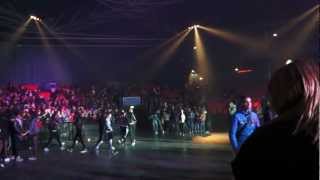 Zenith de Paris  Concert exceptionnel 4 sur 38 Le 200312 Vidéo HD [upl. by Oiznun456]