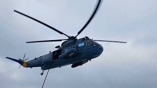 SEA KING REABASTECIENDO DESDE EL ARA quotSARANDÍquot EN EL RECIENTE GRINGO GAUCHO II [upl. by Ozkum170]