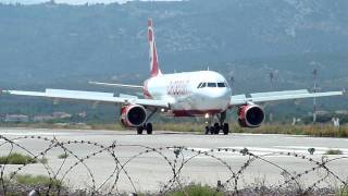 Landing vliegtuig vanuit de bergen op vliegveld Samos [upl. by Matteo566]