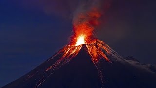 Impresionantes imágenes del volcán Tungurahua en Ecuador [upl. by Anabelle]