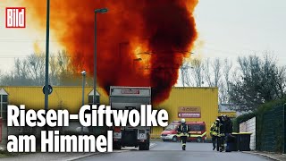 Gelbe Wolke entweicht aus LKW – GefahrgutUnfall bei Bergkamen [upl. by Airamalegna]