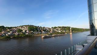 Blick vom Balkon der AIDAprima bei der fahrt die Elbe richtung Nordsee [upl. by Marler]