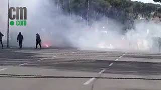 RomaLazio scontri fra ultras in zona Olimpico interviene la polizia [upl. by Poucher]