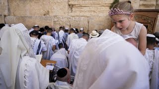 Thousands of Jewish worshippers attend priestly blessing ceremony [upl. by Av]