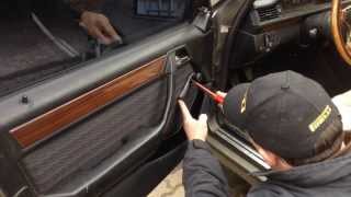 Как снять дверную карту Mercedes Benz W124  Removing the door card Mercedes [upl. by How542]