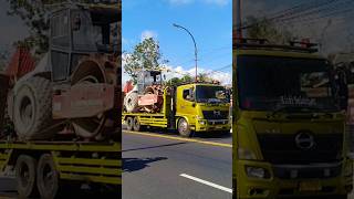 TRUK HINO TRONTON TOWING MUATAN ALAT BERAT VIBRO PEMADAT TANAH shorts trending subscribe [upl. by Timmie]