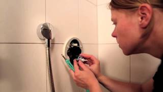 Hansgrohe Technik Installation eines ShowerSelectUnterputzThermostats [upl. by Hnirt]