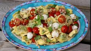 Tortellini  Salat mit Tomaten und Mozzarella [upl. by Garrick]