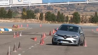 Renault Clio 15 dCi 90 EDC 2016  Maniobra de esquiva moose test y eslalon  km77com [upl. by Dahraf]