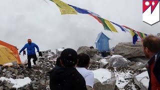 NÉPAL l’Everest vidéo terrifiante montrant une avalanche s’effondrer sur un camp [upl. by Fronniah]