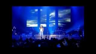 Laura Pausini  Tra Te e Il Mare Live in Paris 05 [upl. by Ecinerev]