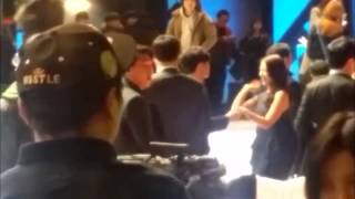 Park Shin Hye amp Kim Soo Hyun hold hand moment at 2014 SBS Drama Awards [upl. by Tallie]