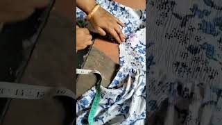 o frock wali chun wali frock mein fitting lagane ka tarika [upl. by Jodee271]