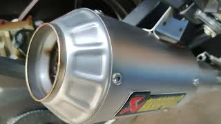 Sonido de escape Akrapovic corto en Pulsar RS200 [upl. by Liane]