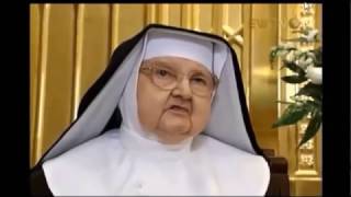 The Holy Rosary The Sorrowful Mysteries led by Mother Angelica to pray on Tuesday and Friday [upl. by Akiraa]