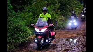 OFF ROAD  HONDA GOLDWING 2018 370 Kg in the mud [upl. by Werdna]