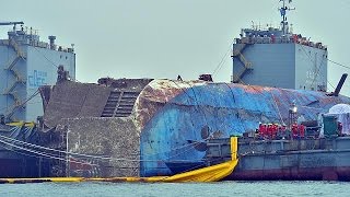 Güney Korede Sewol feribotu denizin dibinden gün yüzüne çıkartıldı [upl. by Barby]