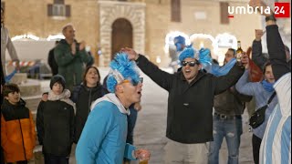 ArgentinaFrancia anche a Perugia la festa in piazza «Diego en el cielo lo podemos ver» [upl. by Arvad910]