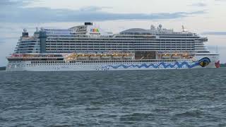 Kreuzfahrtschiff AIDA Prima vor Brunsbüttel [upl. by Maible]