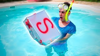 TROVIAMO UNA SCATOLA MISTERIOSA SOTTACQUA Underwater Mystery Box [upl. by Kursh]